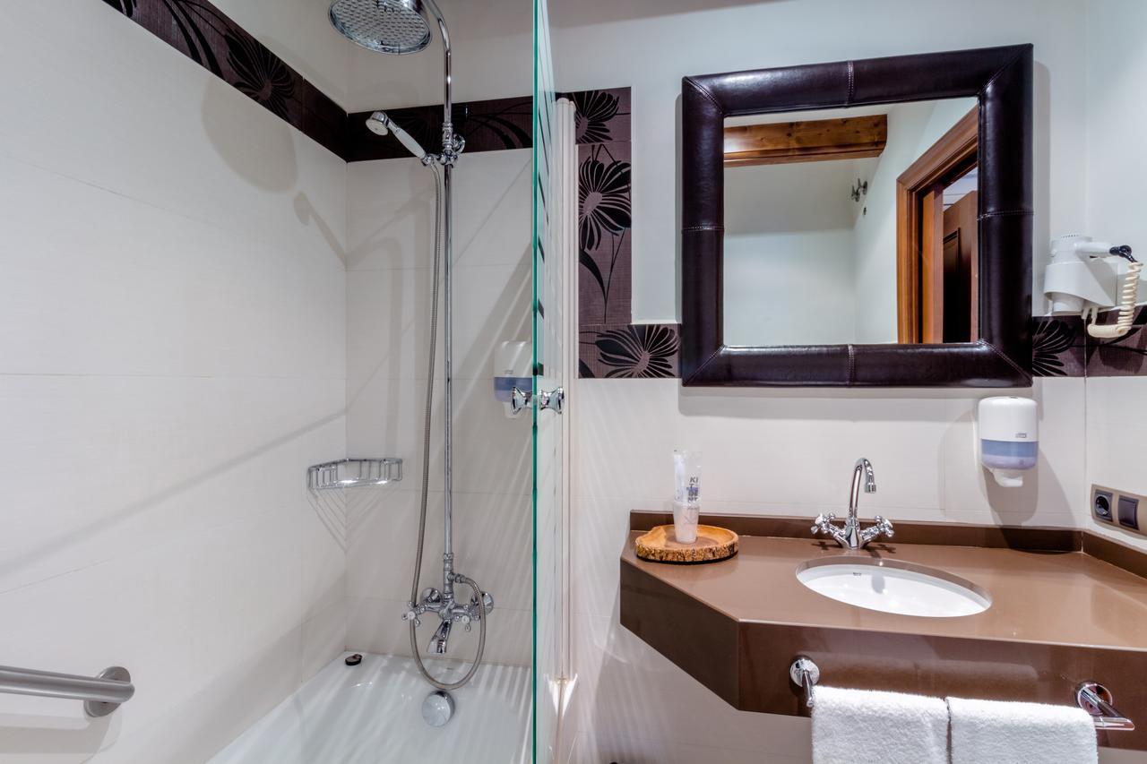 Hotel Flor De Neu El Pont de Suert Ngoại thất bức ảnh