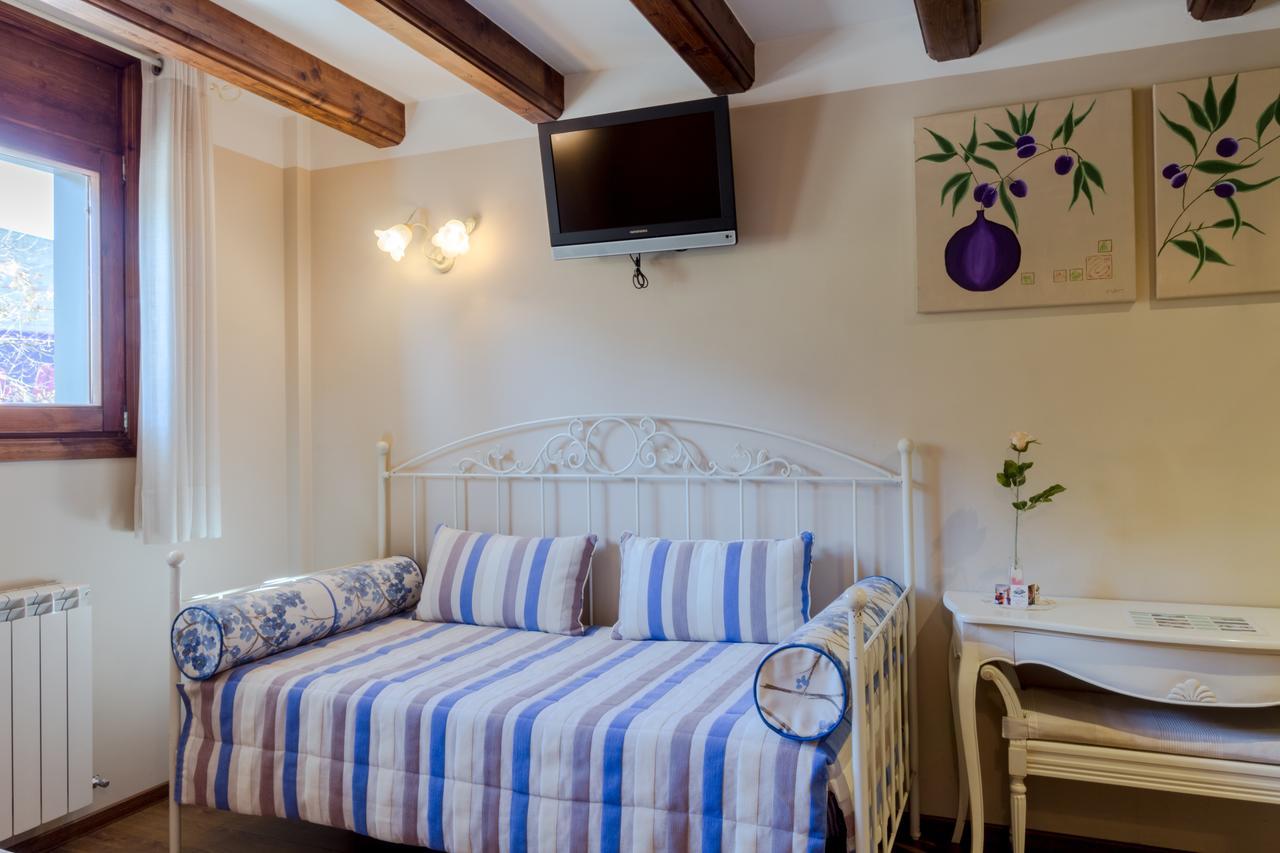 Hotel Flor De Neu El Pont de Suert Ngoại thất bức ảnh