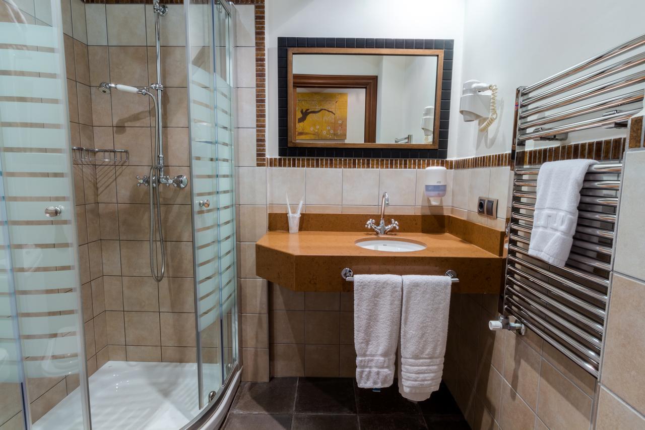 Hotel Flor De Neu El Pont de Suert Ngoại thất bức ảnh