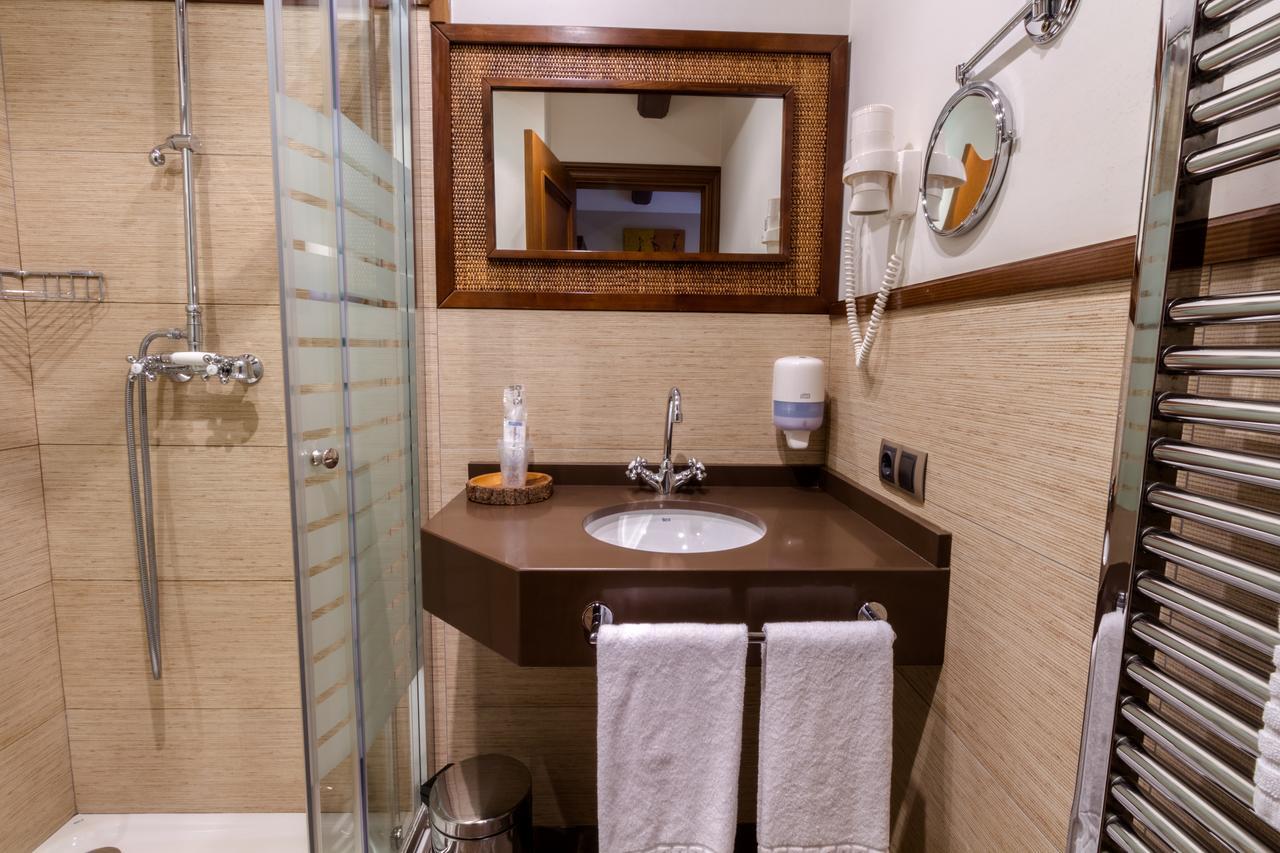 Hotel Flor De Neu El Pont de Suert Ngoại thất bức ảnh