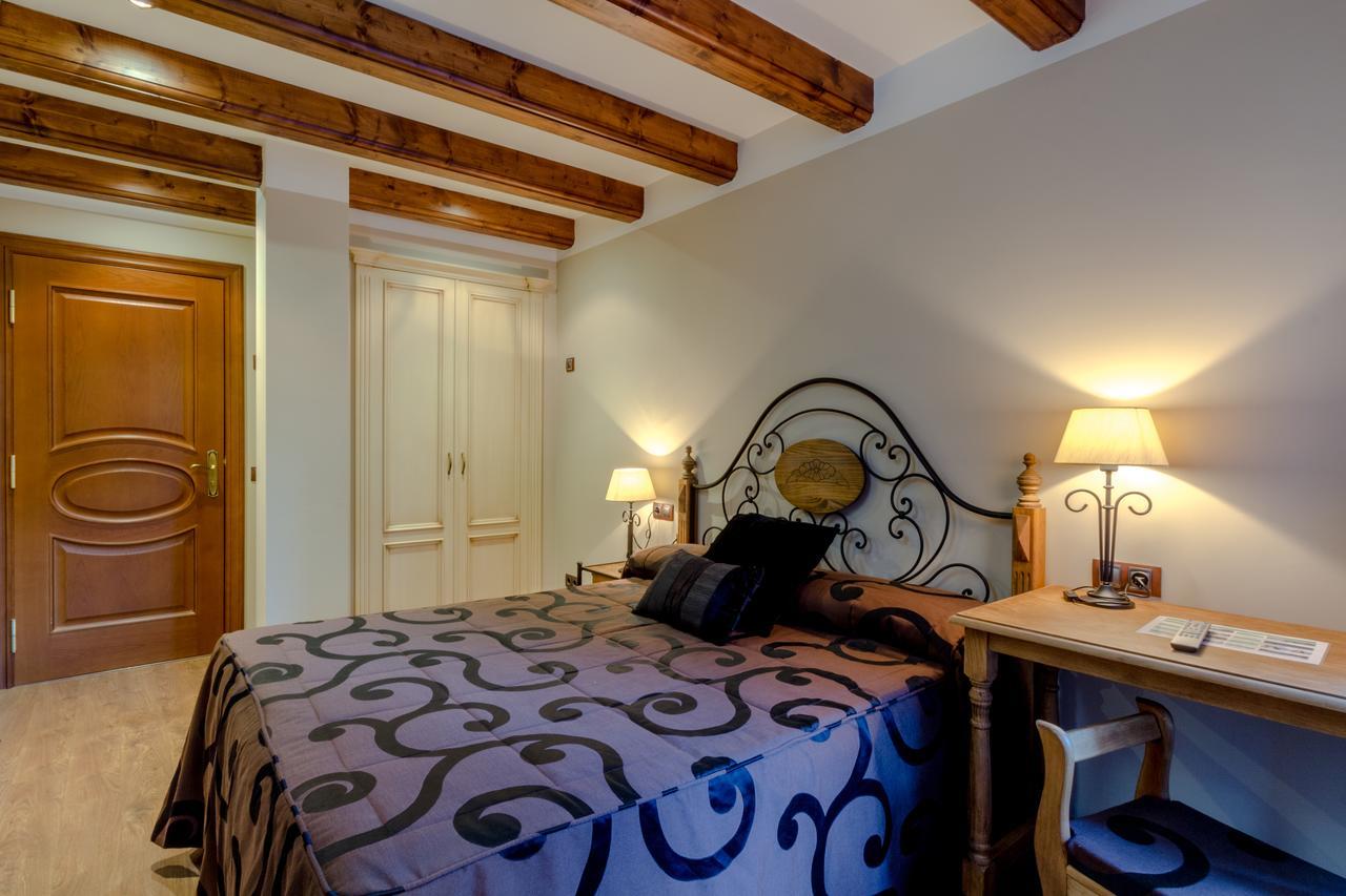 Hotel Flor De Neu El Pont de Suert Ngoại thất bức ảnh