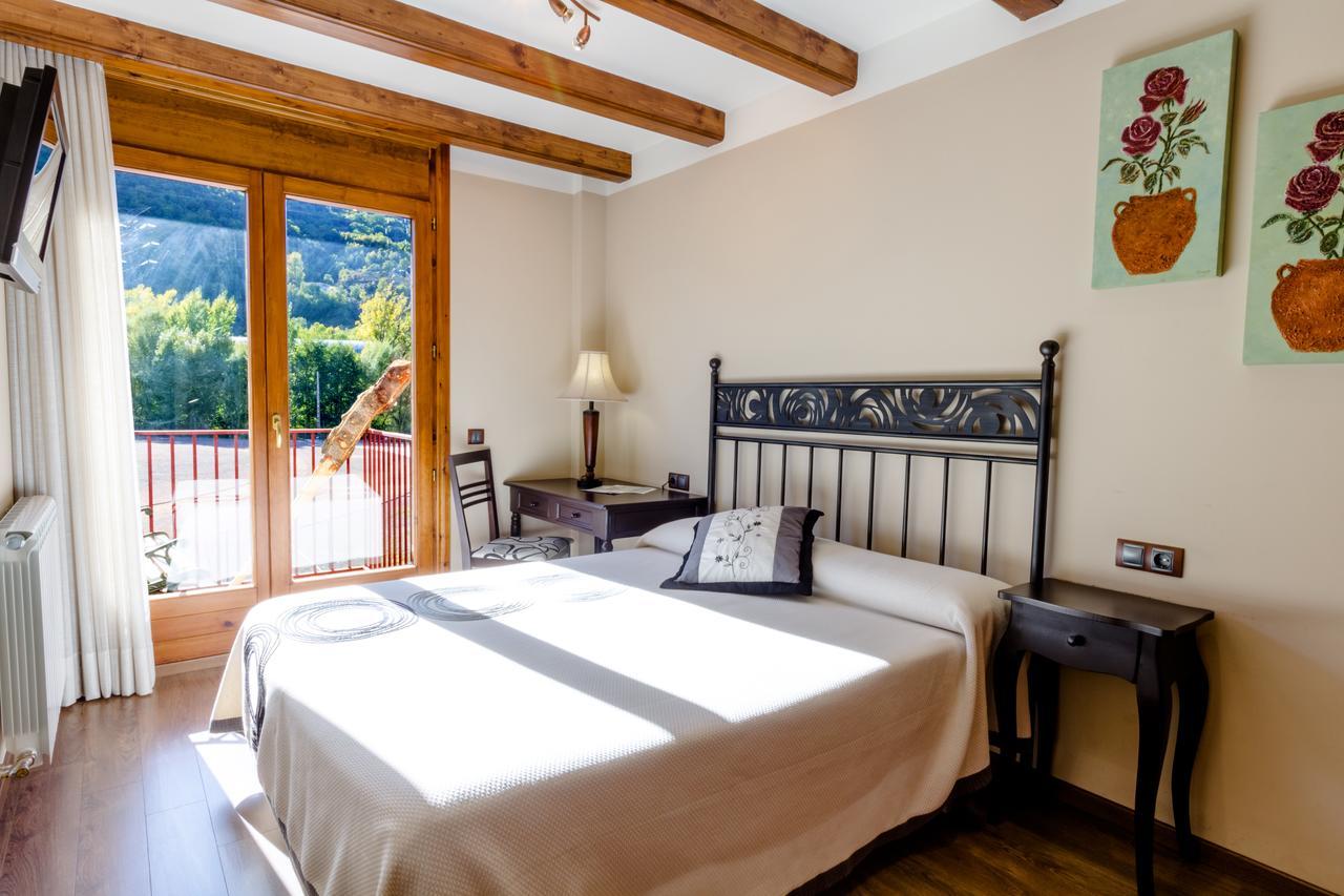 Hotel Flor De Neu El Pont de Suert Ngoại thất bức ảnh